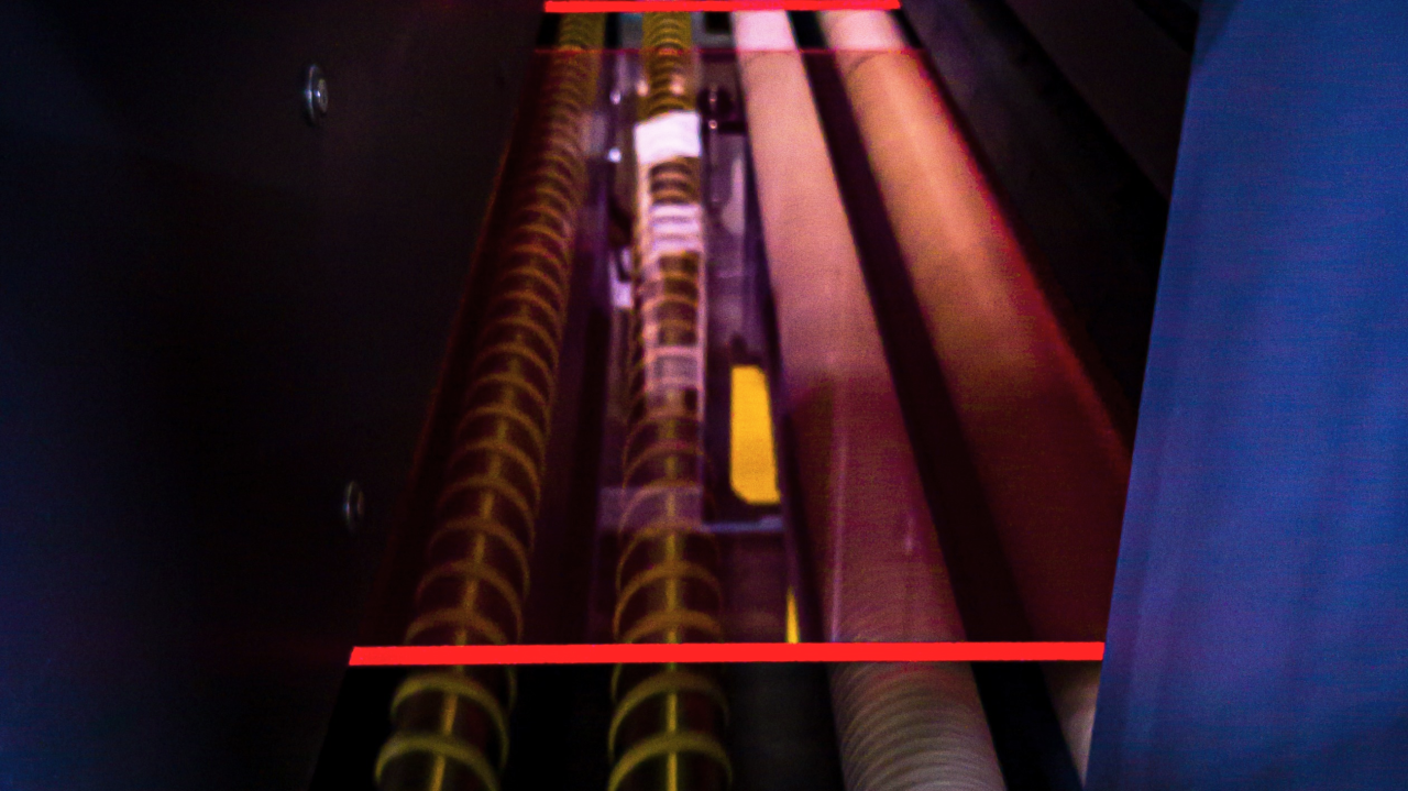 Some factors affect the flatness of tempered glass after quenching